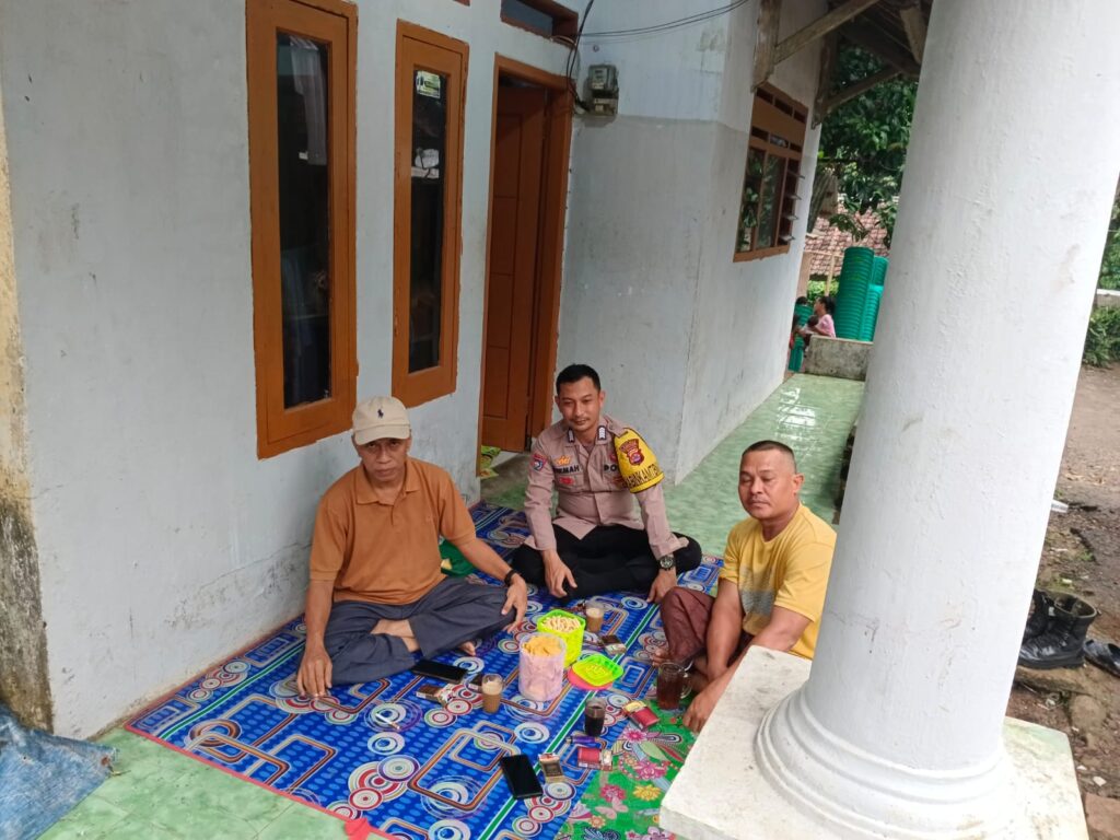 Polsek Menes Sambangi Warga Kampung Denggung Desa Menes 10 WhatsApp Image 2024 07 14 at 08.22.27