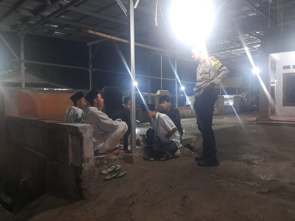Bhabinkamtibmas Polsek Cadasari Desa Tanagara Laksanakan Sambang ke Warga, Fokus pada Keamanan Lingkungan 4 WhatsApp Image 2024 07 14 at 09.58.18
