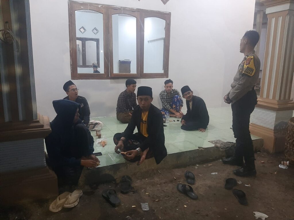 Sambang Bhabinkamtibmas Polsek Cadasari Desa Tanagara, Aipda Endang Kurniawan, Meningkatkan Keamanan dan Ketertiban Warga 3 WhatsApp Image 2024 07 14 at 09.58.30