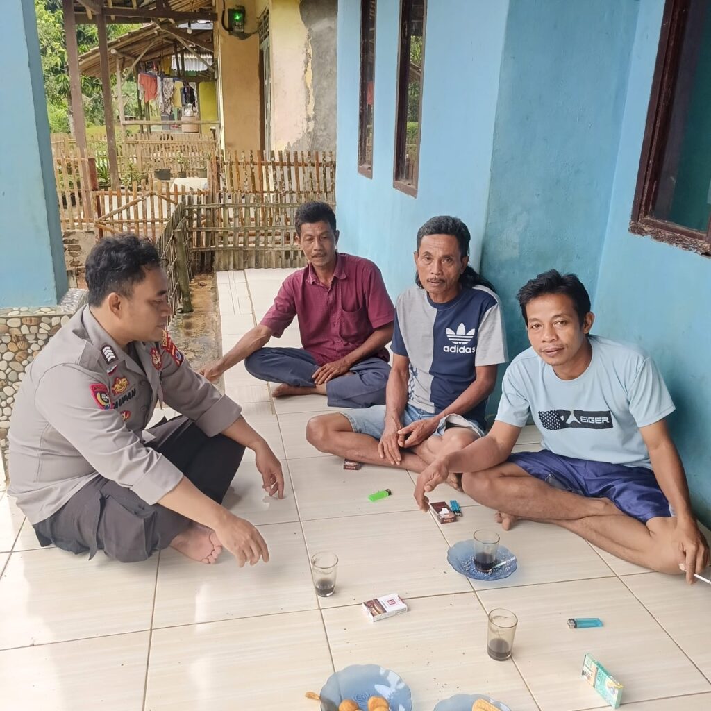 Polsek Picung Melakukan Silaturahmi dan Mengimbau Menjaga Kamtibmas bersama - sama 1 WhatsApp Image 2024 07 14 at 13.59.11