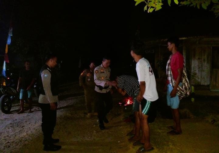Kapolsek Angsana Polres Pandeglang AKP Eman Rahman Pimpin Patroli Dialogis di Desa Angsana 9 WhatsApp Image 2024 07 14 at 23.21.11