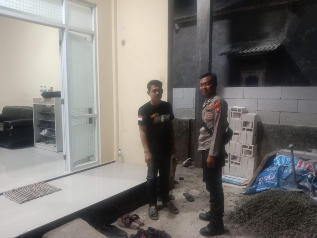 Sambang Malam: Upaya Polsek Panimbang Meningkatkan Keamanan dan Ketertiban Masyarakat 4 WhatsApp Image 2024 07 15 at 00.12.06