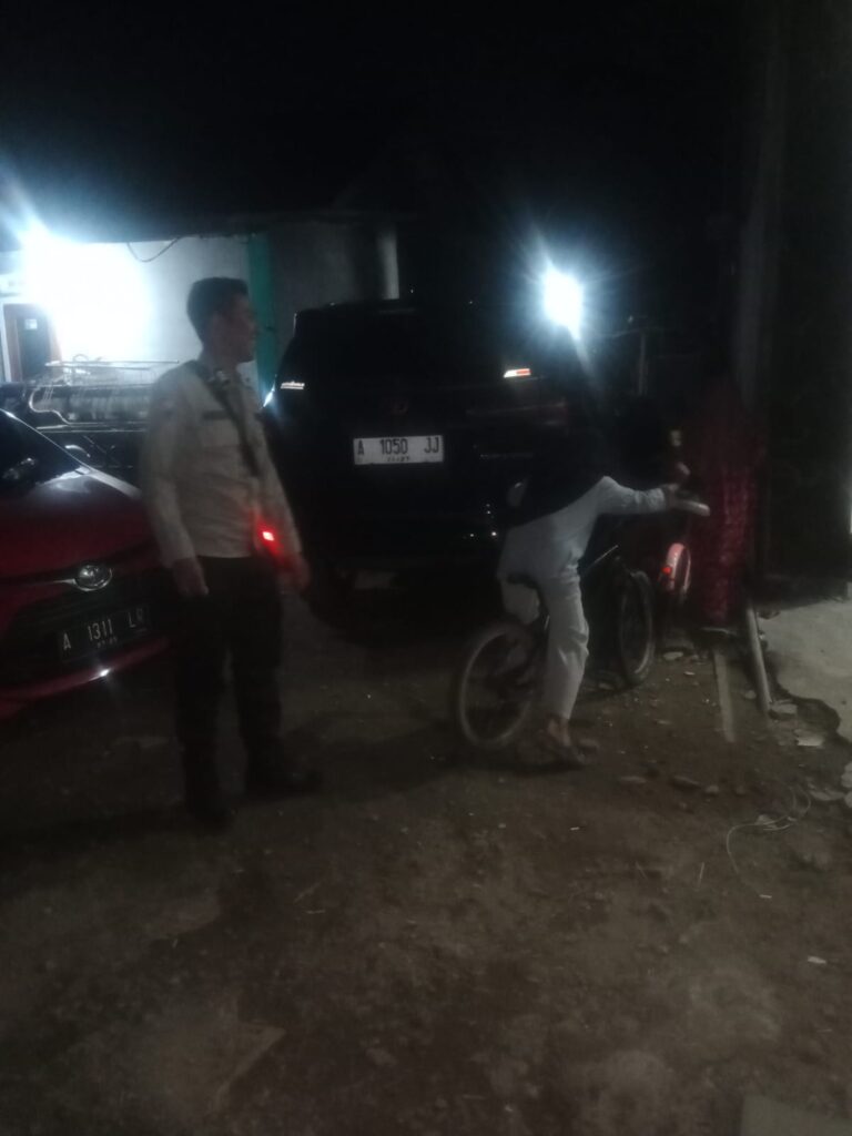 Cegah Gangguan Kamtibmas pada Malam Hari Polsek Panimbang Tingkatkan Patroli 5 WhatsApp Image 2024 07 15 at 00.12.18