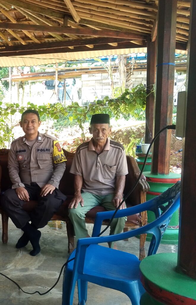 Polsek Cikedal Sambangi RT/RW dan Tokoh di Kecamatan Cikedal 10 WhatsApp Image 2024 07 15 at 00.25.10