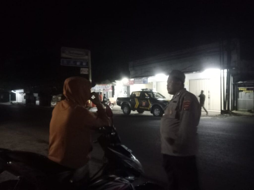 Bhabinkamtibmas Polsek Cikedal Lakukan Sambang Dialogis ke Desa Binaan 1 WhatsApp Image 2024 07 15 at 00.28.03