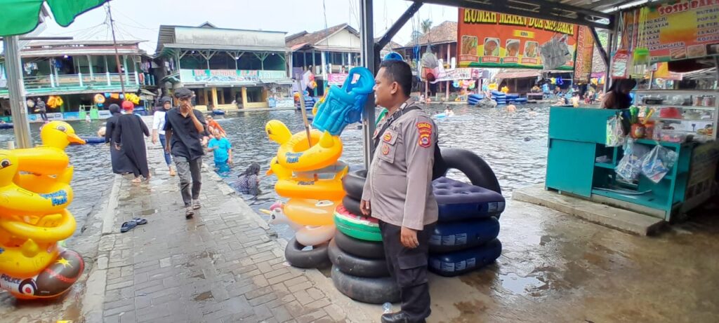 Personil Polsek Cimanuk Polres Pandeglang Gencar Laksanakan Patroli Wisata untuk Berikan Rasa Aman dan Nyaman 2 WhatsApp Image 2024 07 15 at 01.45.46