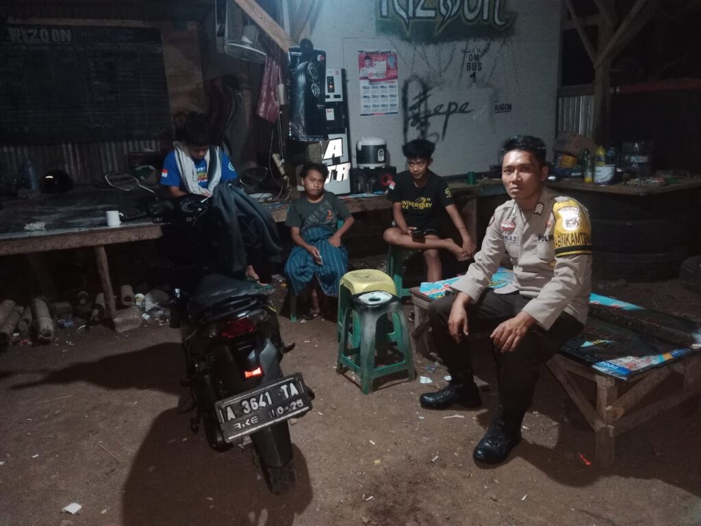 Bhabinkamtibmas Polsek Cadasari, Bripka Asep Asvina, Kunjungi Pemuda di Malam Hari untuk Jaga Keamanan Lingkungan 2 WhatsApp Image 2024 07 15 at 08.56.19