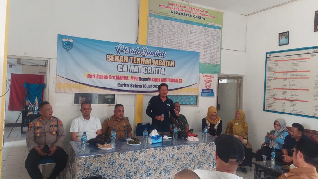 Kapolsek Carita Iptu Turip Hadiri Serah Terima Jabatan Camat Carita 7 WhatsApp Image 2024 07 16 at 22.59.46