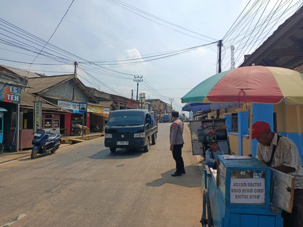 Polsek Bojong Polres Pandeglang Gelar Strong Point Sore Rutin di Jalan Raya Saketi - Malingping 2 WhatsApp Image 2024 07 17 at 16.11.09