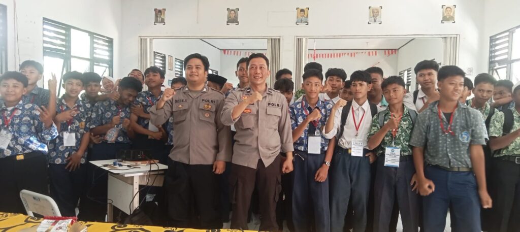 Cegah Bullying, Polsek Picung Menjadi Moderator Kegiatan MPLS SMA 12 Pandeglang 5 WhatsApp Image 2024 07 17 at 23.17.11