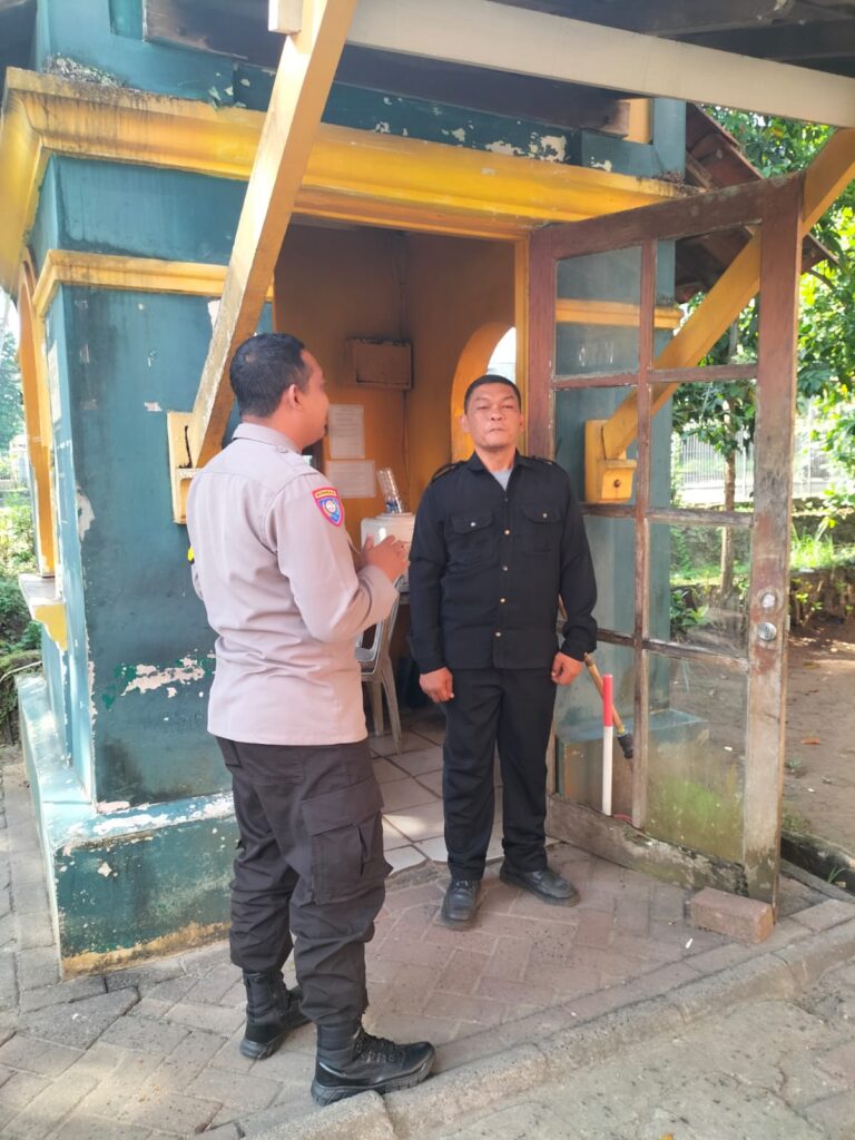 Personil Polsek Carita Beri Himbauan Kamtibmas kepada Satpam Hotel Lippo Carita 9 WhatsApp Image 2024 07 17 at 23.41.41