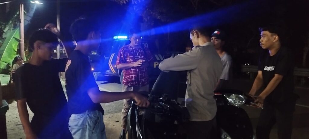 Polsek Bojong Polres Pandeglang Menggelar Kegiatan Blue Light Patroli untuk Antisipasi 3C 2 WhatsApp Image 2024 07 19 at 07.43.45
