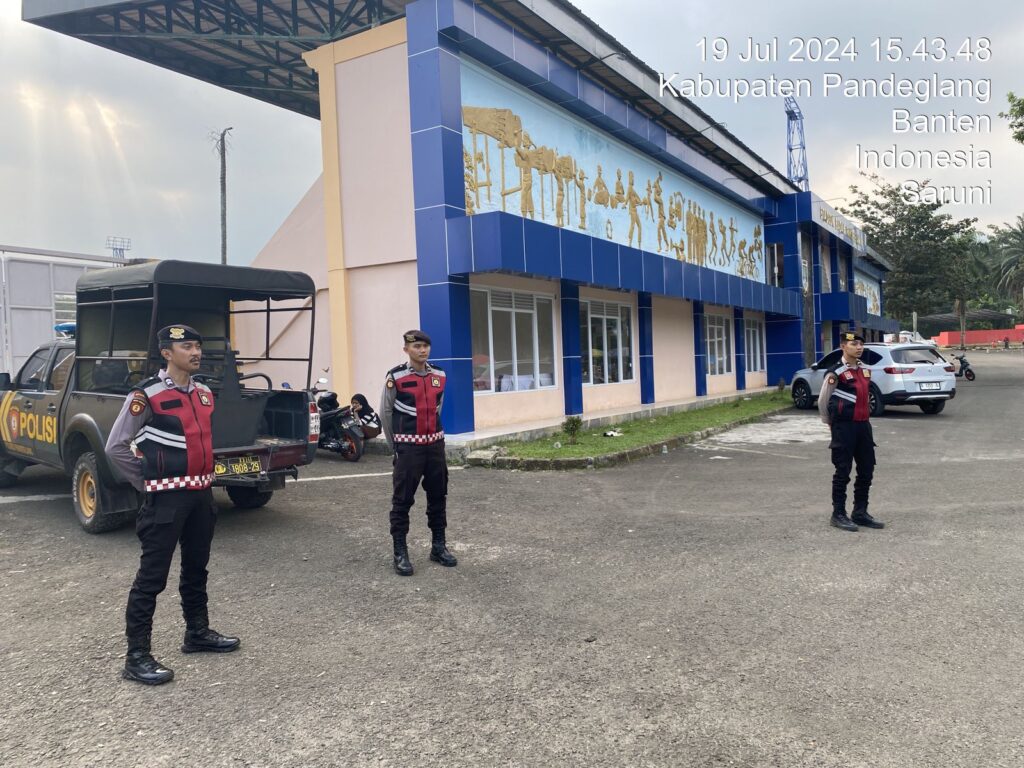 Sat Samapta Polres Pandeglang Gelar Patroli Siang di Stadion Badak Pandeglang 3 WhatsApp Image 2024 07 19 at 17.59.04