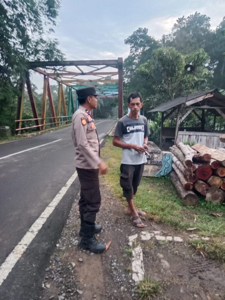 Antisipasi Gangguan Kamtibmas, SPKT Polsek Jiput Laksanakan Patroli 7 WhatsApp Image 2024 07 19 at 21.06.39