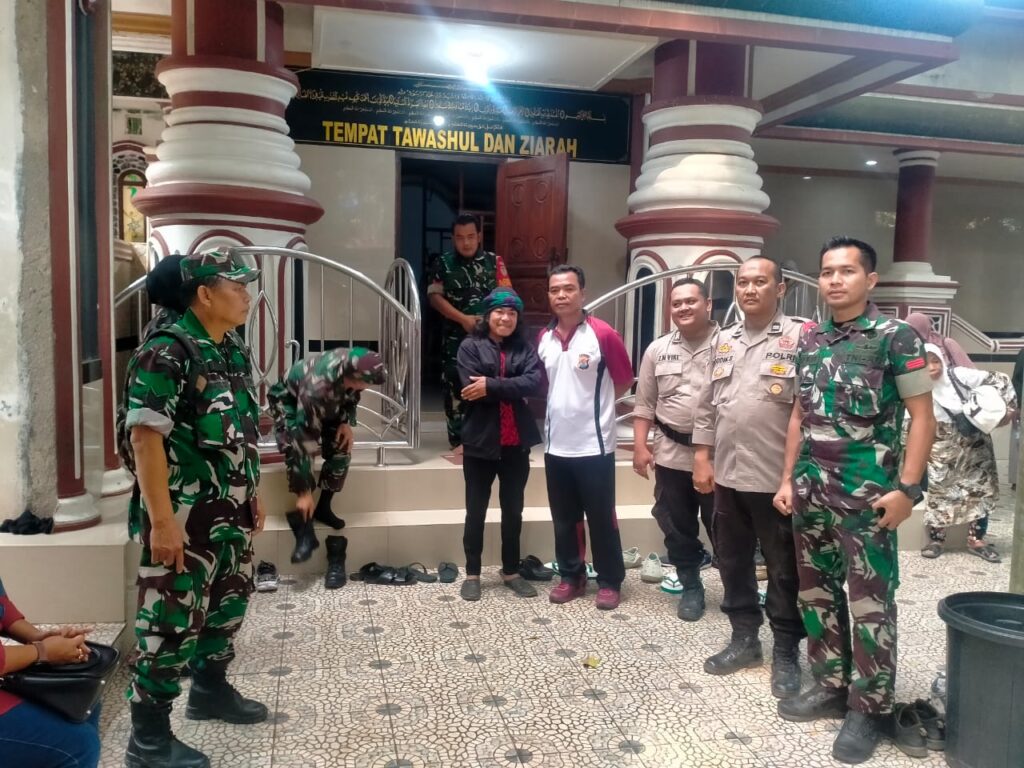 Kanit Sabhara Polsek Cimanuk Polres Pandeglang Laksanakan Pengamanan Kunjungan Danrem 064 Maulana Yusuf ke Batuquran 8 WhatsApp Image 2024 07 19 at 22.59.28