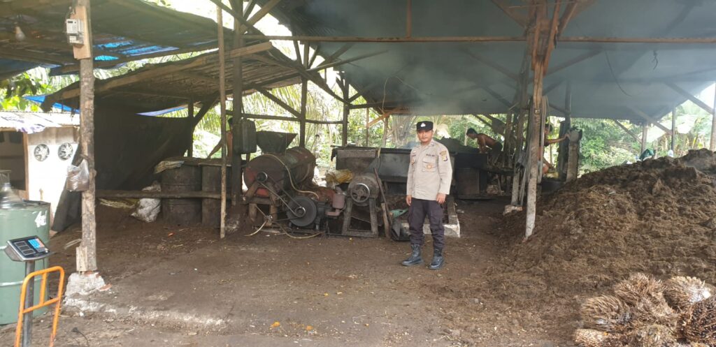 Polsek Picung Gelar Patroli di Tempat Usaha Masyarakat Pasir Sedang Picung 8 WhatsApp Image 2024 07 20 at 00.26.54