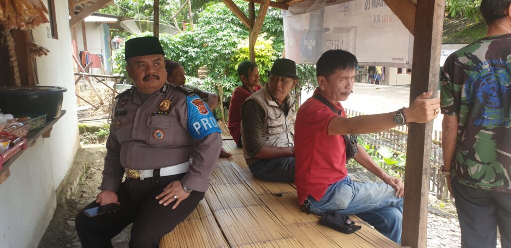 Polsek Picung Gelar Patroli Dialogis Antisipasi Gangguan Kamtibmas 10 WhatsApp Image 2024 07 20 at 00.27.21