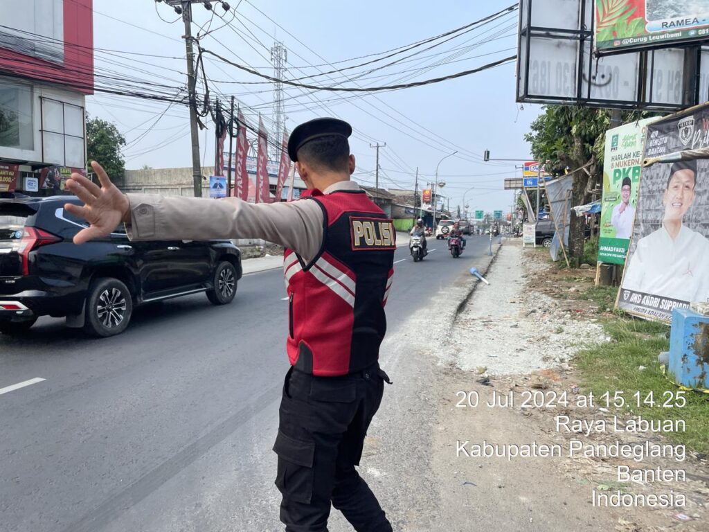 Sat Samapta Polres Pandeglang Ciptakan Kamseltibcar Lantas dengan Menggelar Strong Point pada Akhir Pekan 2 WhatsApp Image 2024 07 20 at 17.23.40