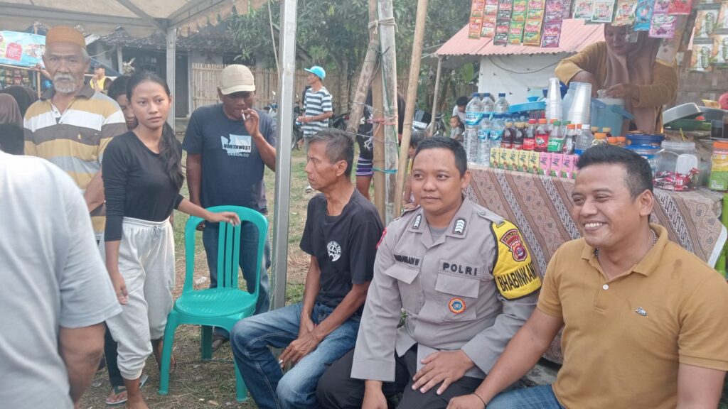Patroli Siang Polsek Carita: Bripka Ade dan Bripka Bambang Jaga Keamanan pada 20 Juli 2024 2 WhatsApp Image 2024 07 20 at 20.25.21