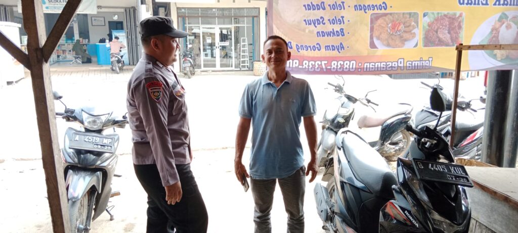 Bhabinkamtibmas Polsek Picung Melaksanakan Sambang dan Menyampaikan Pesan Kamtibmas di Desa Pasir Sedang 5 WhatsApp Image 2024 07 20 at 21.00.52