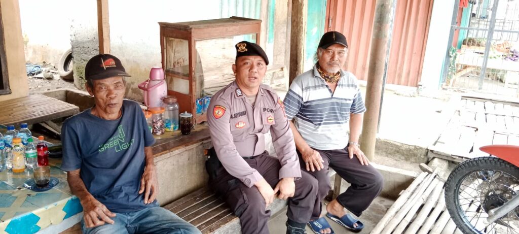Wujud Kedekatan Polri Dengan Masyarakat, Polsek Picung Tingkatkan Patroli Warga Masyarakat 7 WhatsApp Image 2024 07 20 at 21.01.54