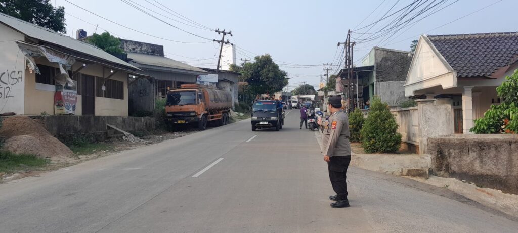 Polsek Picung Gelar Strong Point Pengaturan Lalu Lintas Cegah Kemacetan 1 WhatsApp Image 2024 07 20 at 21.03.33