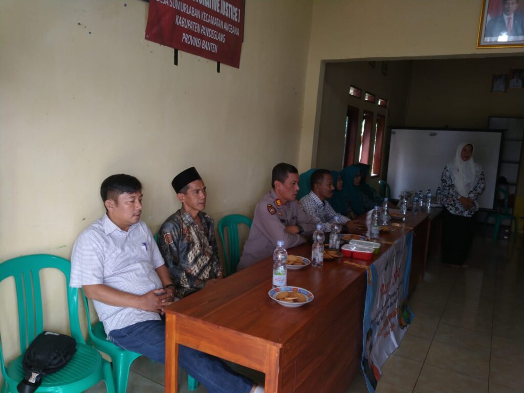 Kapolsek Angsana Polres Pandeglang Hadiri Monitoring dan Evaluasi Pelaksanaan Kegiatan Pemberian Makanan Tambahan (PMT) kepada Ibu Hamil dan Balita Desa Sumurlaban 8 WhatsApp Image 2024 07 20 at 23.06.15