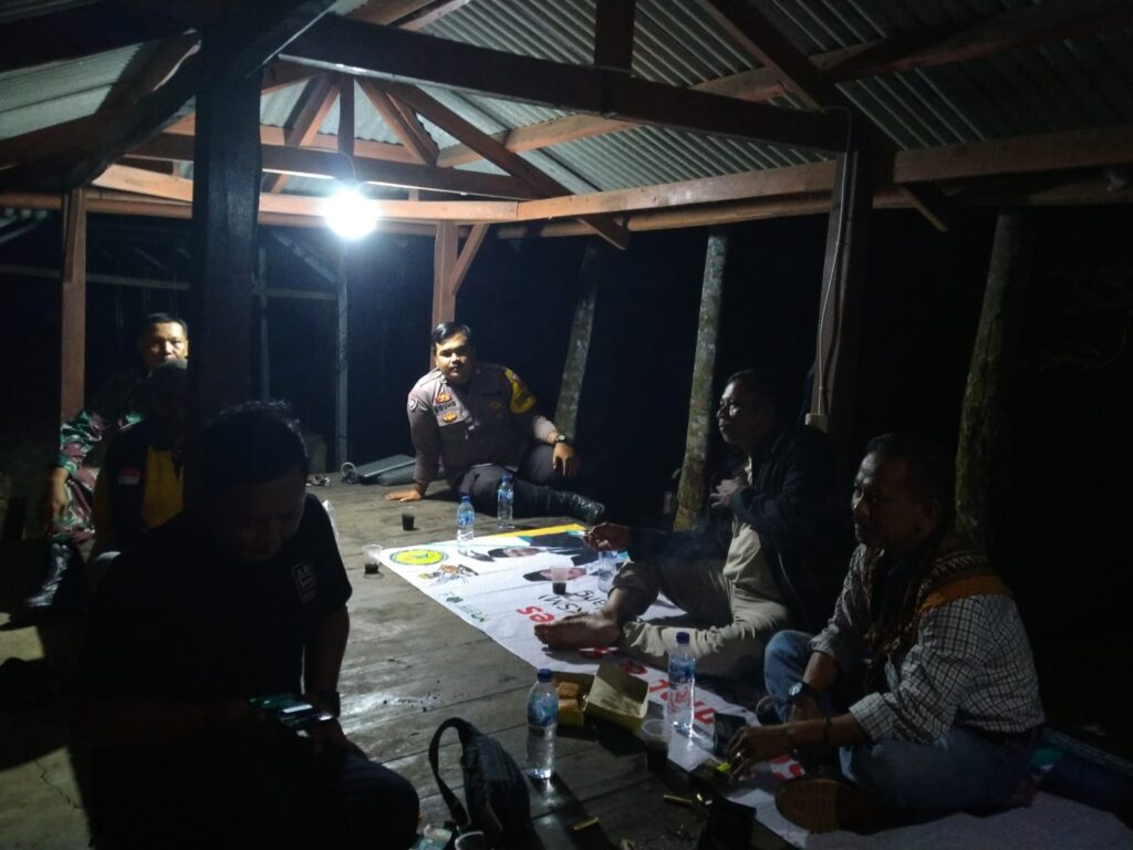 Bhabinkamtibmas Polsek Angsana Polres Pandeglang Briptu Agung Sambangi Masyarakat Desa Angsana 2 WhatsApp Image 2024 07 20 at 23.07.14