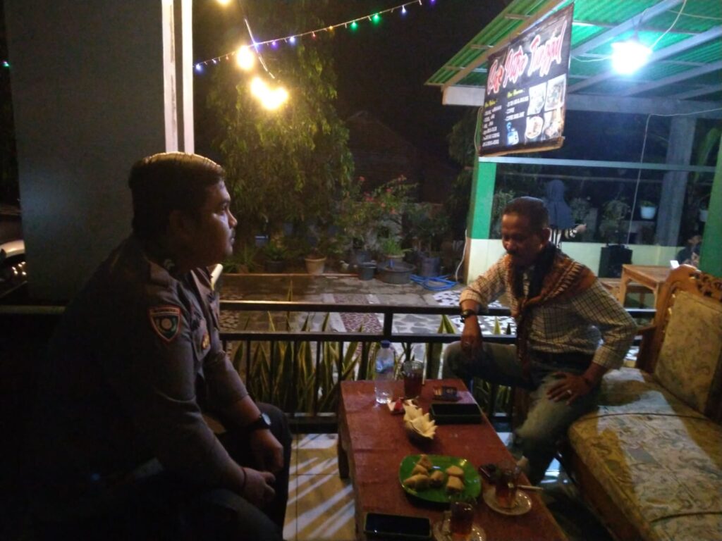 Bhabinkamtibmas Polsek Angsana Polres Pandeglang Briptu Agung Sambangi Tokoh Masyarakat Desa Angsana 5 WhatsApp Image 2024 07 20 at 23.07.45