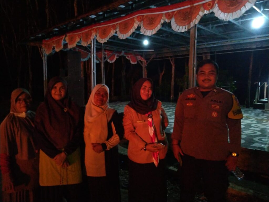 Hadiri Upacara Api Unggun Siswa-Siswi MTSN 7 Pandeglang, Bhabinkamtibmas Polsek Angsana Polres Pandeglang Sampaikan Pesan Kamtibmas 6 WhatsApp Image 2024 07 20 at 23.07.56