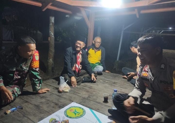 Bhabinkamtibmas Polsek Angsana Polres Pandeglang Sambangi Guru MTSN 7 Pandeglang di Perkemahan Pramuka 3 WhatsApp Image 2024 07 21 at 19.23.44
