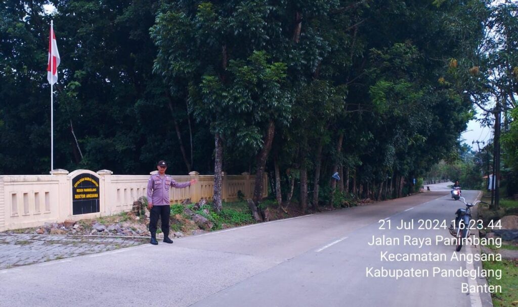 Berikan Pelayanan Kepada Masyarakat, Anggota Piket Polsek Angsana Polres Sigap Gatur Lalin 5 WhatsApp Image 2024 07 21 at 19.23.59