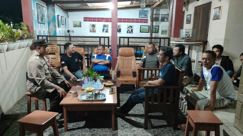 Polsek Pandeglang Gelar Edukasi dan Sambang di Kp Kadu Gajah 10 WhatsApp Image 2024 07 22 at 08.59.02
