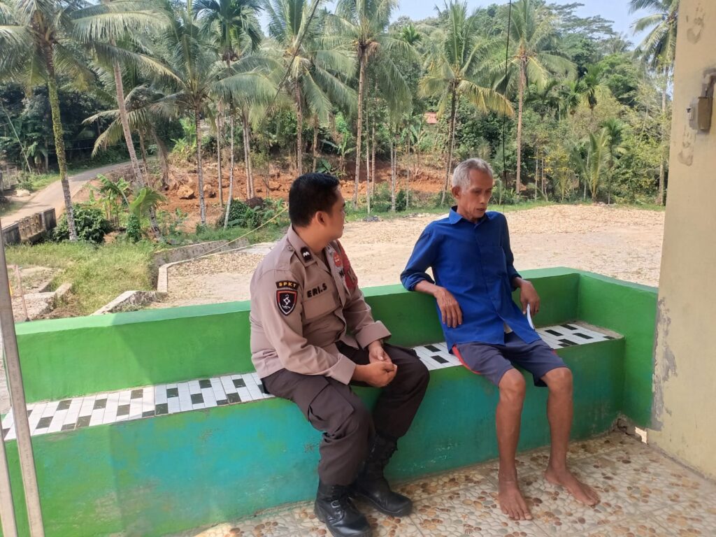 Menampung Informasi, Polsek Menes Sambangi Warga Kampung Kadu Kendi 8 WhatsApp Image 2024 07 22 at 13.27.18