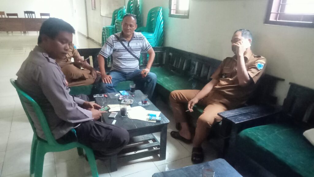 Polsek Menes Sambangi Kepala Desa Tegalwangi untuk Jalin Silaturahmi dan Koordinasi Kamtibmas 9 WhatsApp Image 2024 07 22 at 13.32.11