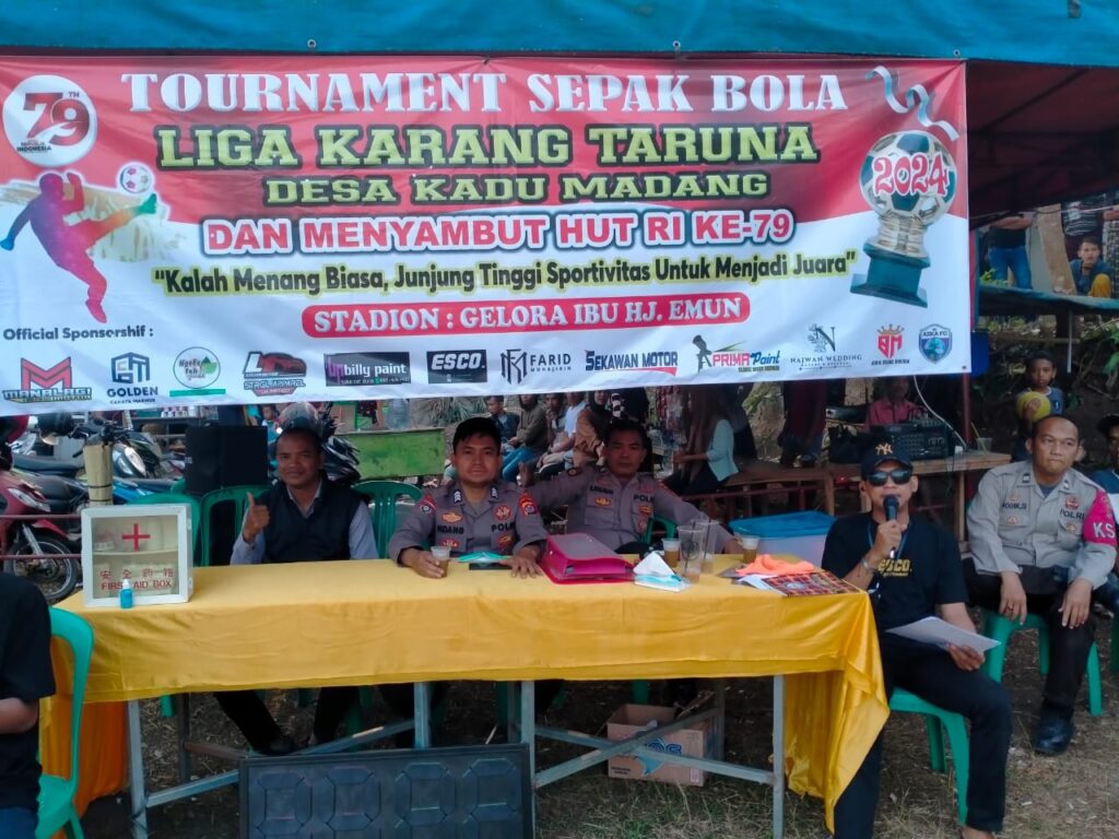 Personil Polsek Cimanuk Polres Pandeglang Lakukan Pengamanan Pertandingan Sepak Bola di Desa Kadumadang 2 WhatsApp Image 2024 07 22 at 18.29.57