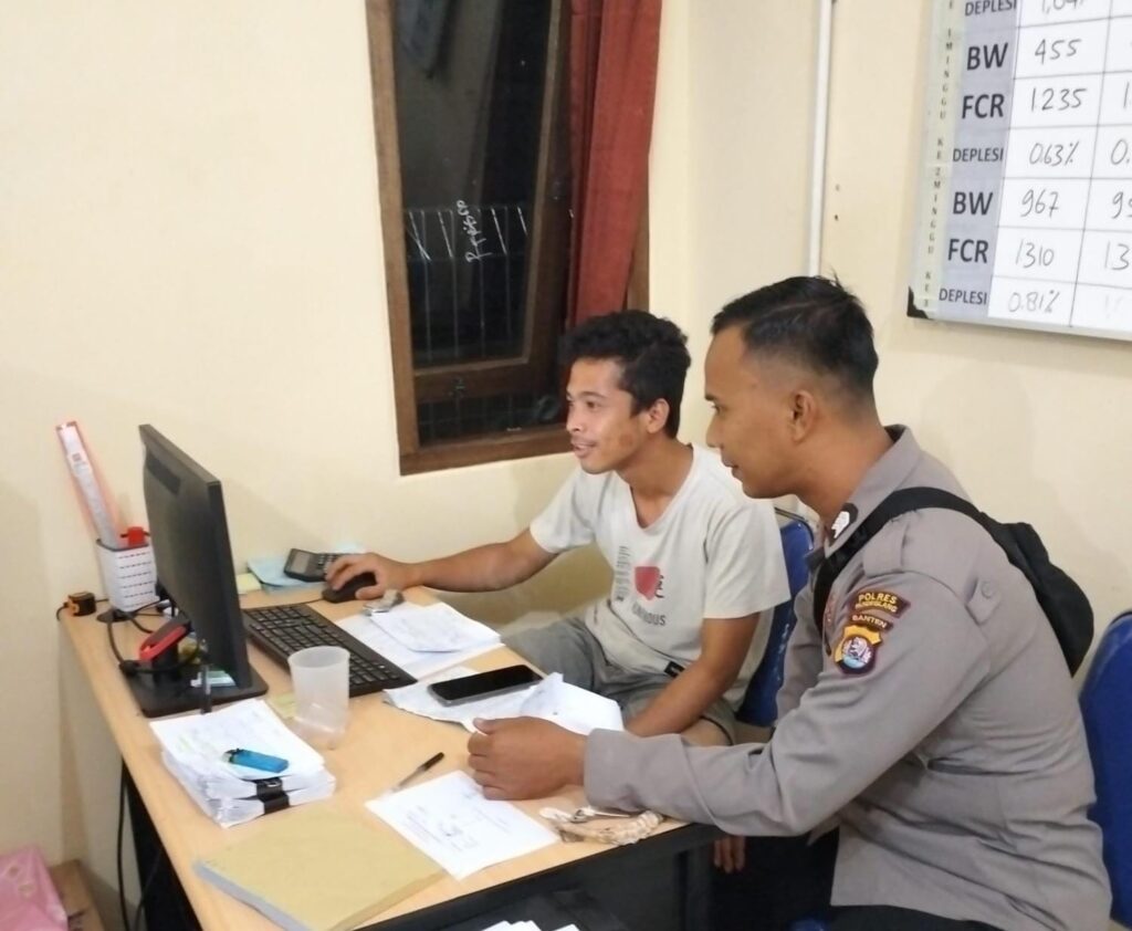 Bhabinkamtibmas Polsek Angsana Sambangi Masyarakat Desa Angsana 2 WhatsApp Image 2024 07 22 at 21.35.43