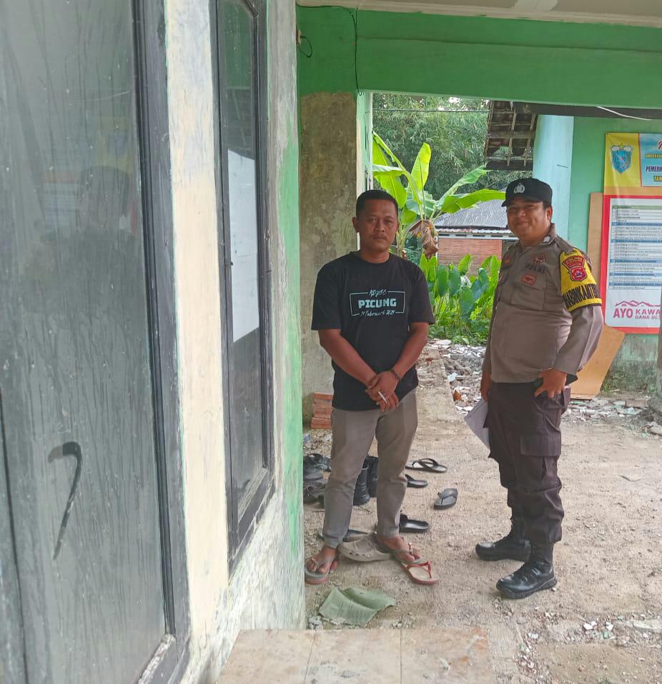 Polsek Picung Gelar Sambang Door to Door di Desa Ciherang, Bripka Dede Supriyadi Ingatkan Masyarakat Jaga Kamtibmas 8 WhatsApp Image 2024 07 22 at 22.51.26