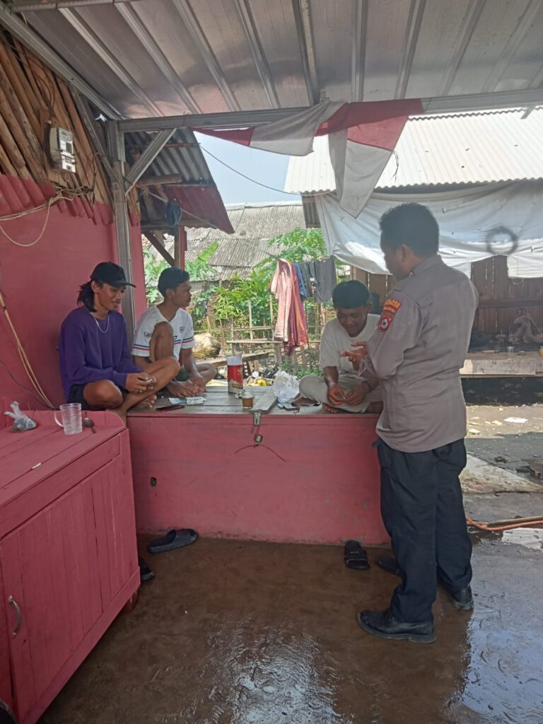 Himbauan Kamtibmas oleh Personil Polsek Carita 4 WhatsApp Image 2024 07 23 at 05.50.55