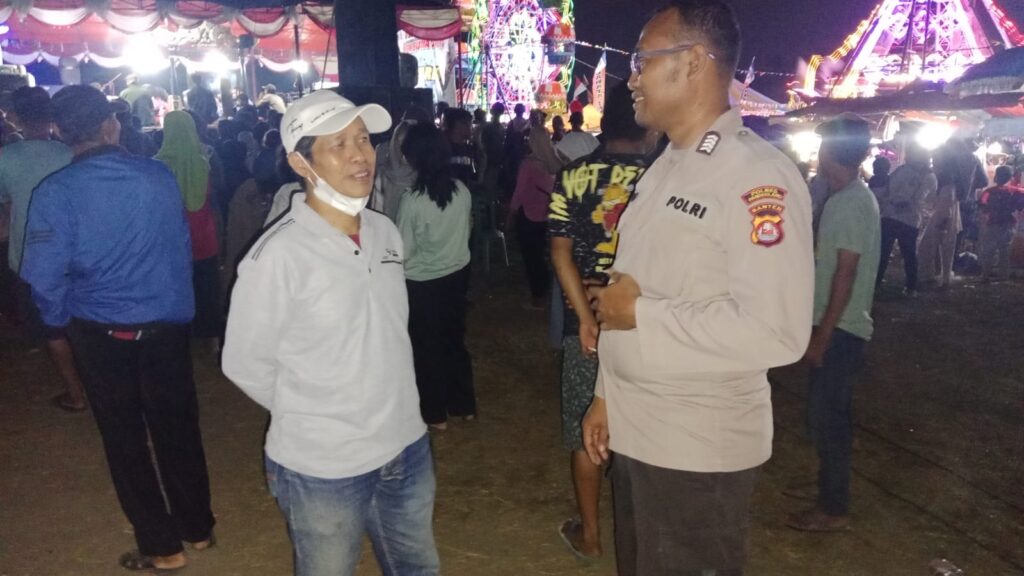 Jaga Kondusifitas Polsek Carita Menggelar Patroli Pasar Malam 10 WhatsApp Image 2024 07 23 at 06.13.22