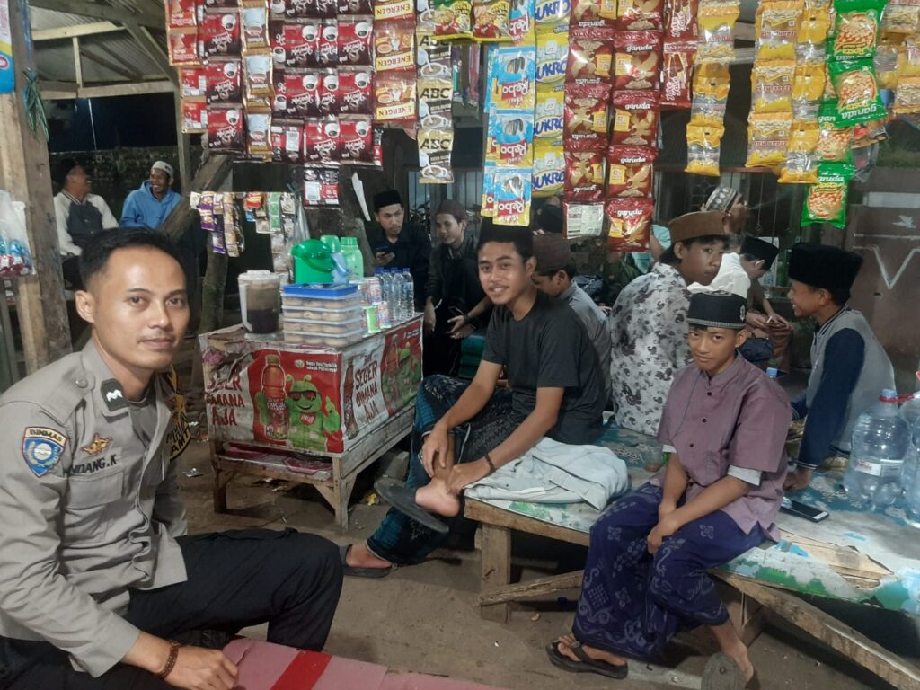 Bhabinkamtibmas Polsek Cadasari Desa Tanagara Laksanakan Door to Door System Silaturahmi 7 WhatsApp Image 2024 07 23 at 09.31.56