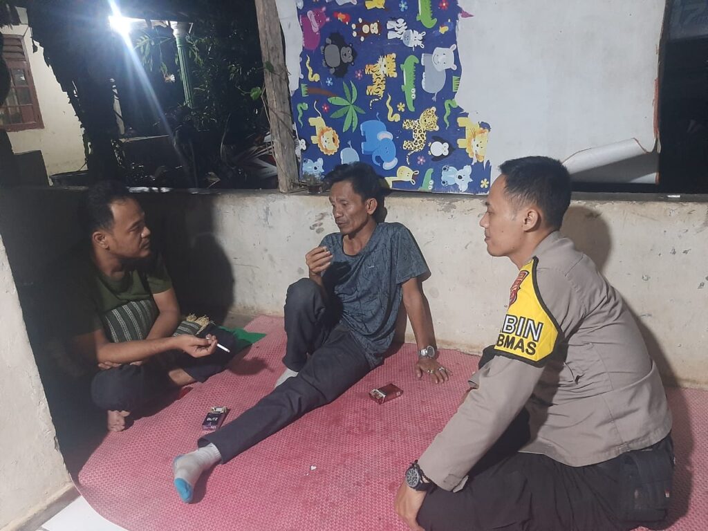 Patroli Polsek Cadasari Cek SPBU Kadu Pereng di Malam Hari untuk Antisipasi Kriminal 8 WhatsApp Image 2024 07 23 at 09.32.06