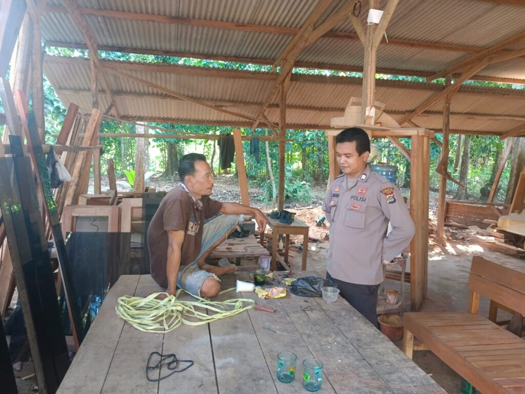 Jalin Silaturahmi Polsek Menes Sambangi Warga Desa Alaswangi 2 WhatsApp Image 2024 07 23 at 16.27.32