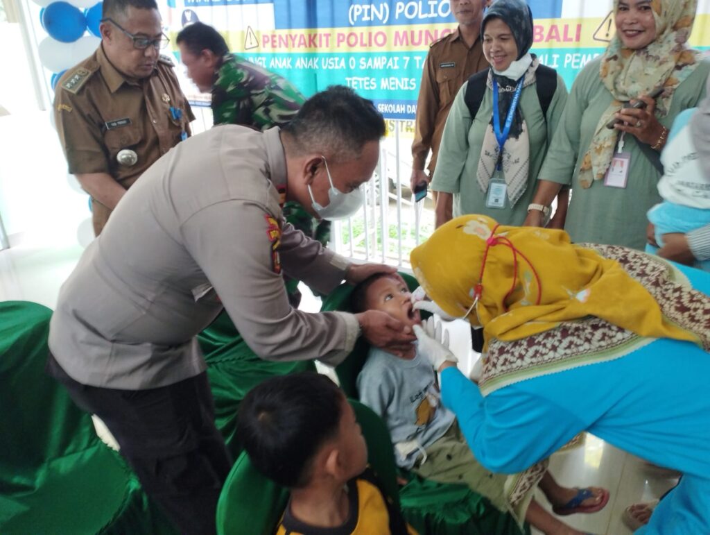 Kapolsek Carita Polres Pandeglang Hadiri Kegiatan Pekan Imunisasi Nasional (PIN POLIO) 10 WhatsApp Image 2024 07 23 at 17.47.15