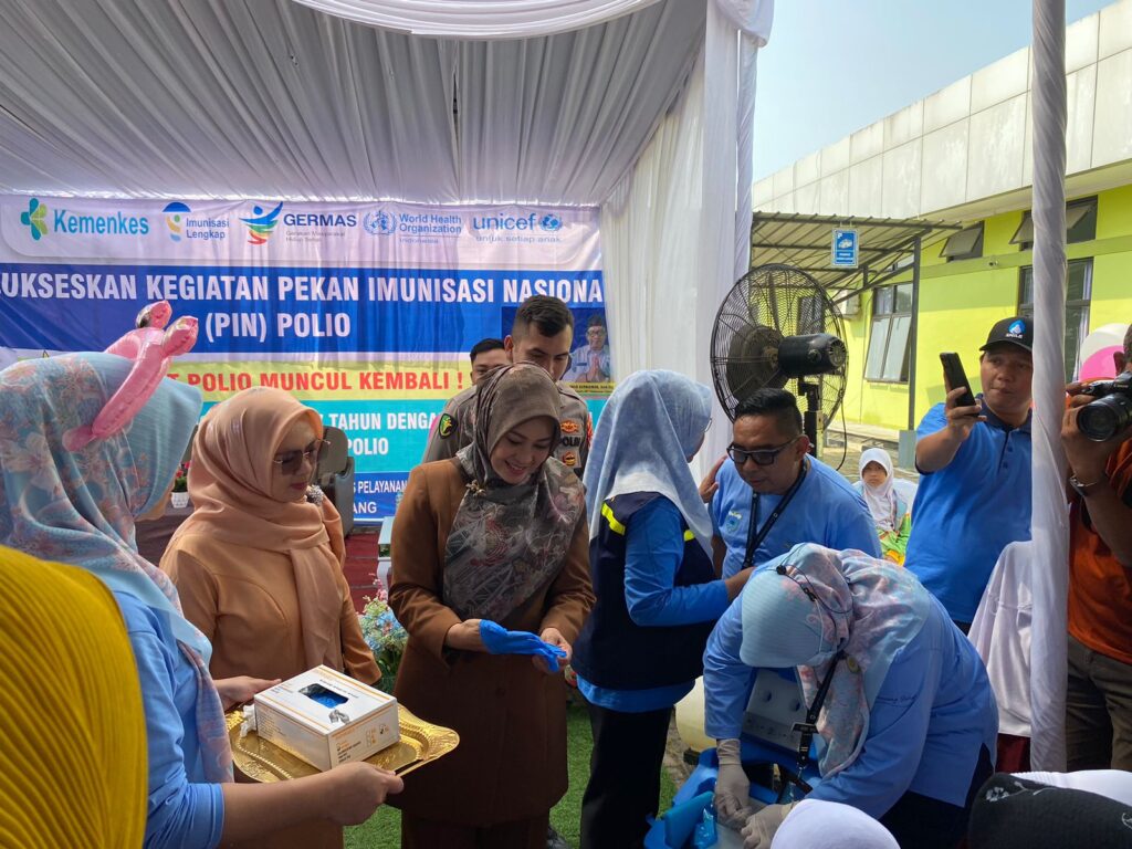 Sidokkes Polres Pandeglang Gelar Pekan Imunisasi Nasional (PIN) Polio di Puskesmas Cipeucang 5 WhatsApp Image 2024 07 23 at 21.25.10