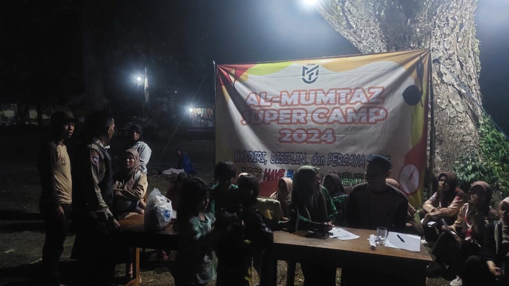 Bripka Yudi Polsek Carita Berdialog dengan Guru Pendamping Pramuka di Pondok Ceri 1 WhatsApp Image 2024 07 24 at 23.15.14