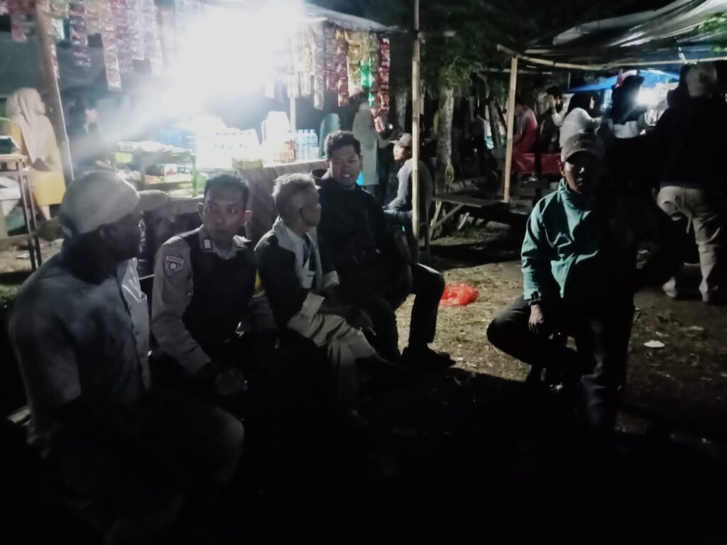 Polsek Carita Amankan Pagelaran Wayang Golek pada Tasyakuran Laut Nelayan Carita 5 WhatsApp Image 2024 07 24 at 23.23.04
