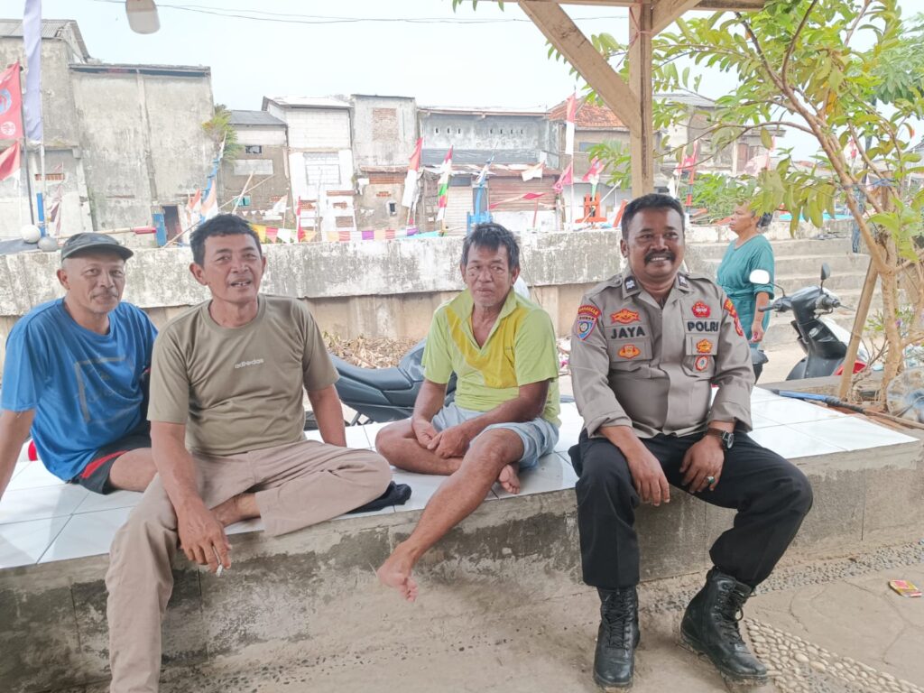 Bhabinkamtibmas Polsek Labuan Sambangi Warga, Jalin Silaturahmi dan Ciptakan Kamtibmas Kondusif 7 WhatsApp Image 2024 07 27 at 00.56.15