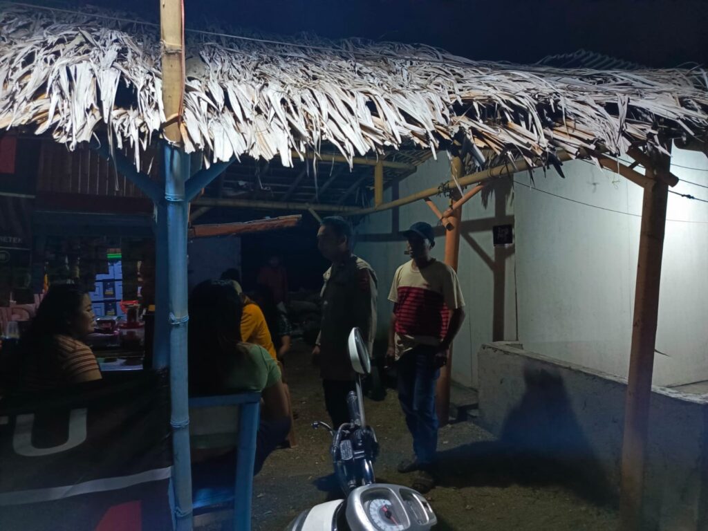 Sambang Malam: Upaya Polsek Labuan Meningkatkan Keamanan dan Ketertiban Masyarakat 9 WhatsApp Image 2024 07 27 at 00.59.47