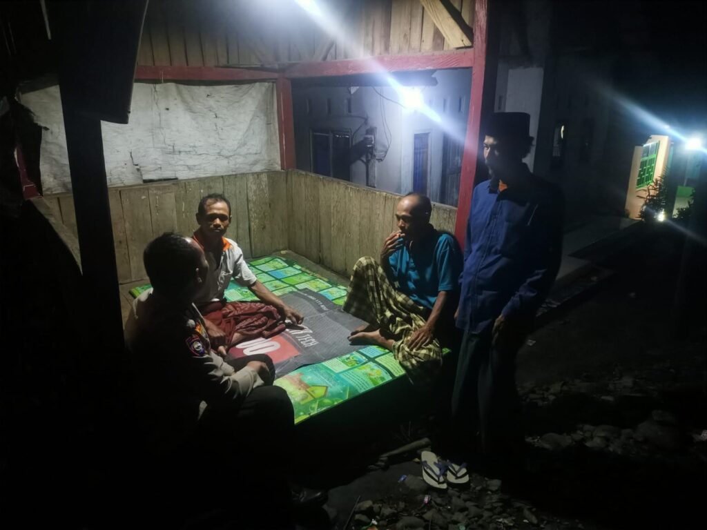 Bhabinkamtibmas Polsek Pulosari Sambangi Masyarakat Desa Koranji, Mengajak untuk Turut Serta dalam Menjaga Kamtibmas 1 WhatsApp Image 2024 07 27 at 01.01.09